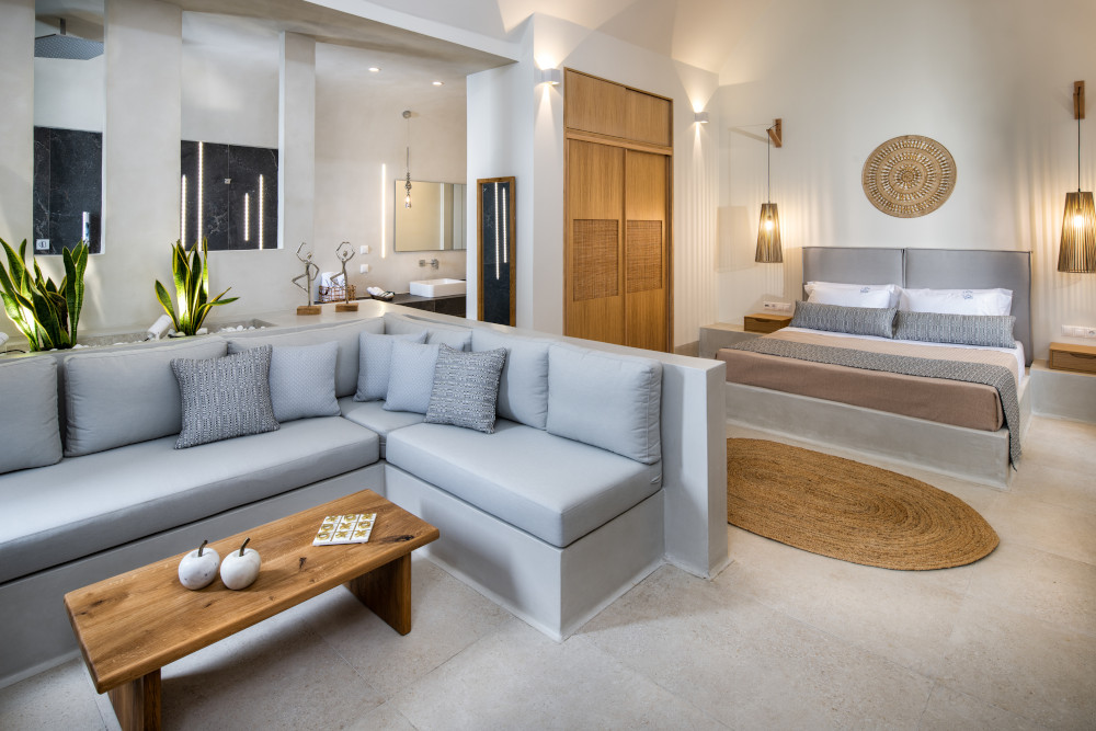 Honeymoon Suite with outdoor jacuzzi | Venus Sunrise Suites & Villas