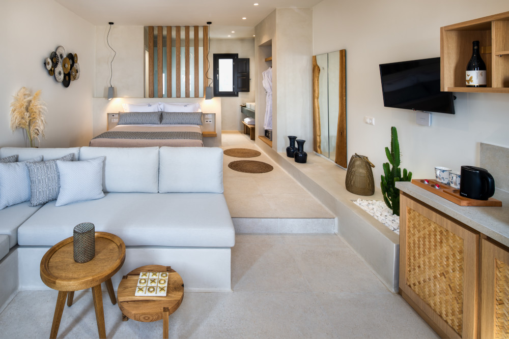 Honeymoon Suite with outdoor jacuzzi | Venus Sunrise Suites & Villas